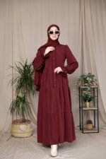 فستان استرا بخط ازرار وسطي محاط بالدانتيل