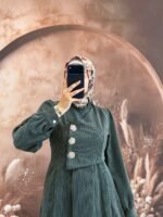 فستان شانيل بأزرار جانبية أنيقة ومُلفتة
