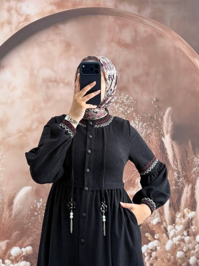 جلباب شانيلا بتطريز جميل على اليدين