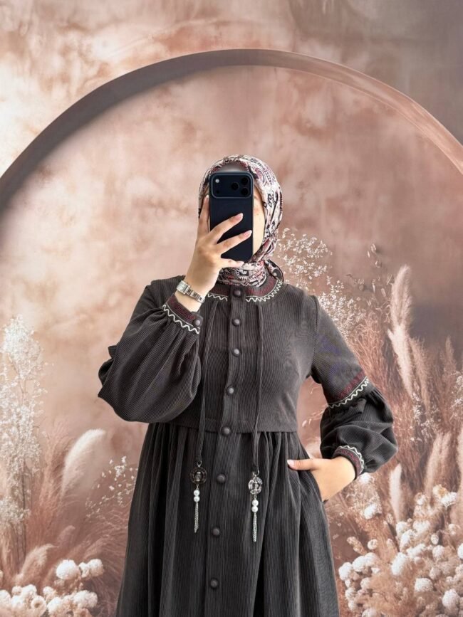جلباب شانيلا بتطريز جميل على اليدين