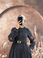 جلباب شانيلا بتطريز أزهار على اليدين